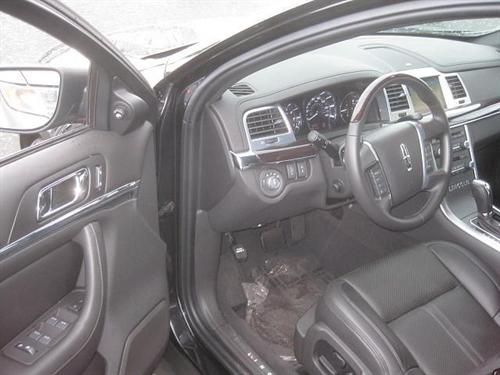 Lincoln MKS 2010 photo 1