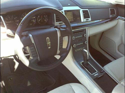 Lincoln MKS 2010 photo 2