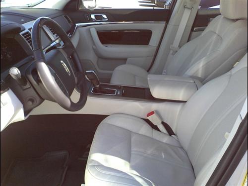 Lincoln MKS 2010 photo 3