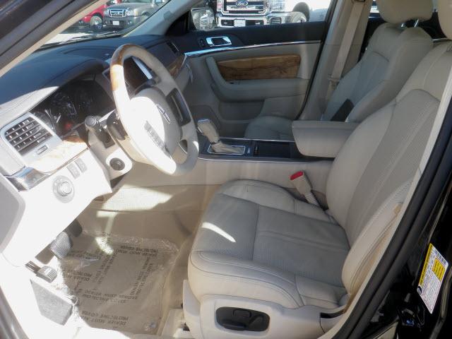 Lincoln MKS 2011 photo 3