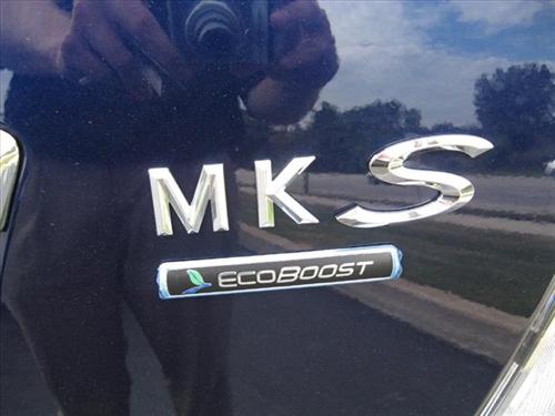 Lincoln MKS 2011 photo 2