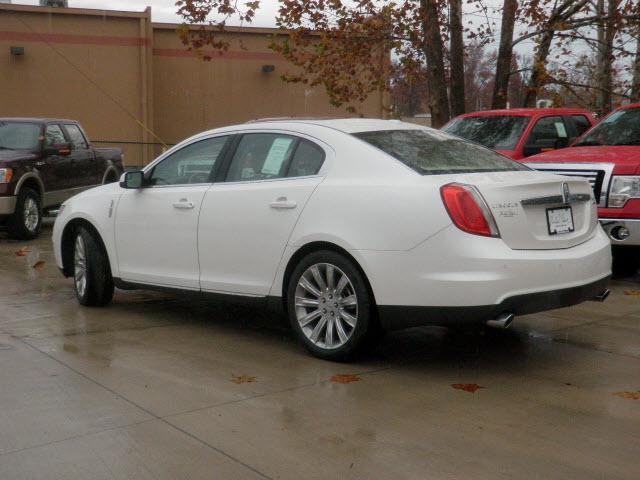 Lincoln MKS 2011 photo 1