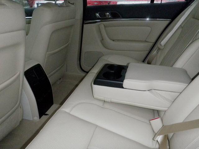 Lincoln MKS 2011 photo 4