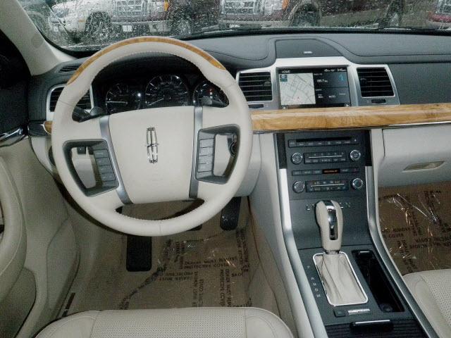 Lincoln MKS 2011 photo 5
