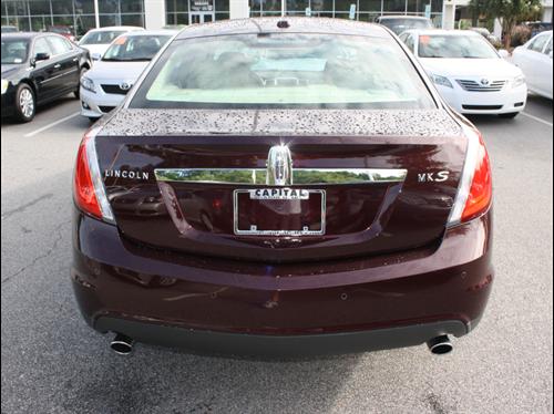 Lincoln MKS 2011 photo 2