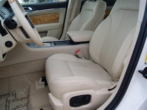 Lincoln MKS 2011 photo 2