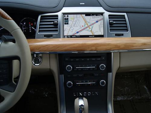 Lincoln MKS 2011 photo 3