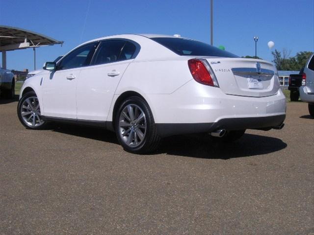 Lincoln MKS 2011 photo 4