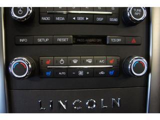 Lincoln MKS 2011 photo 1