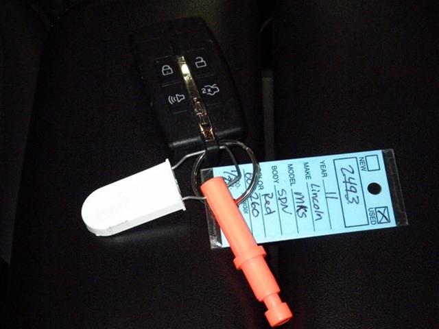 Lincoln MKS 2011 photo 21