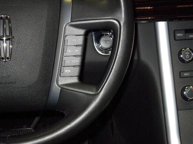 Lincoln MKS 2011 photo 24