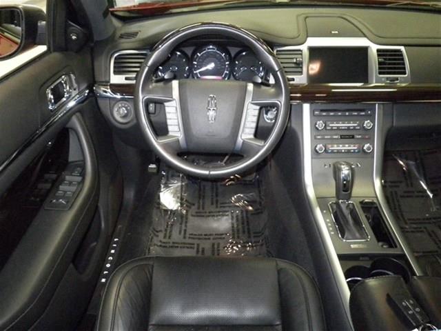 Lincoln MKS 2011 photo 3