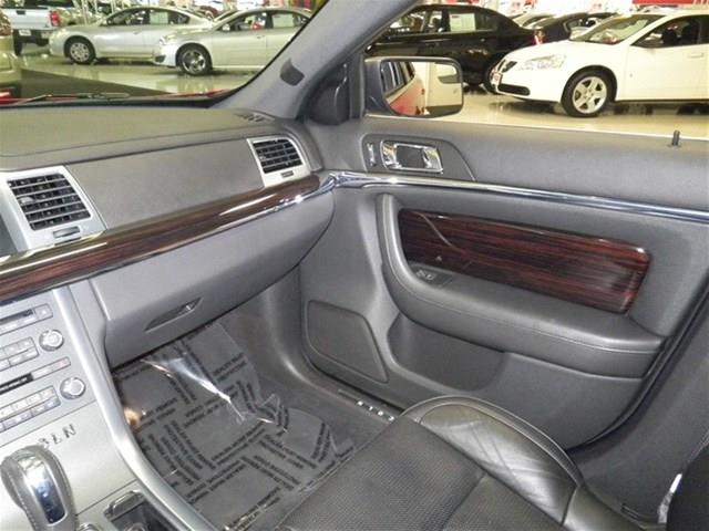 Lincoln MKS 2011 photo 49