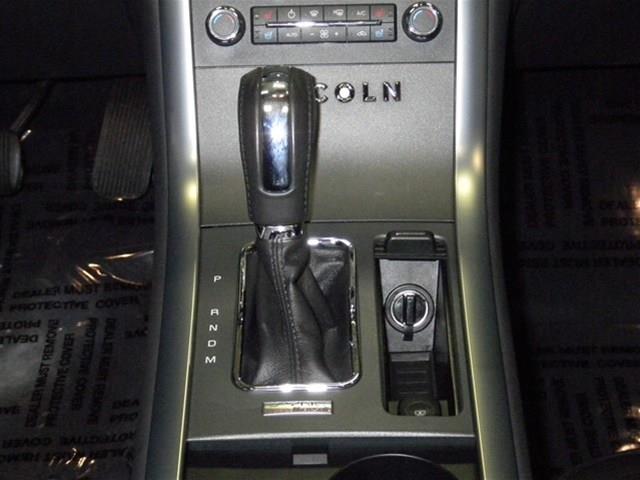 Lincoln MKS 2011 photo 50