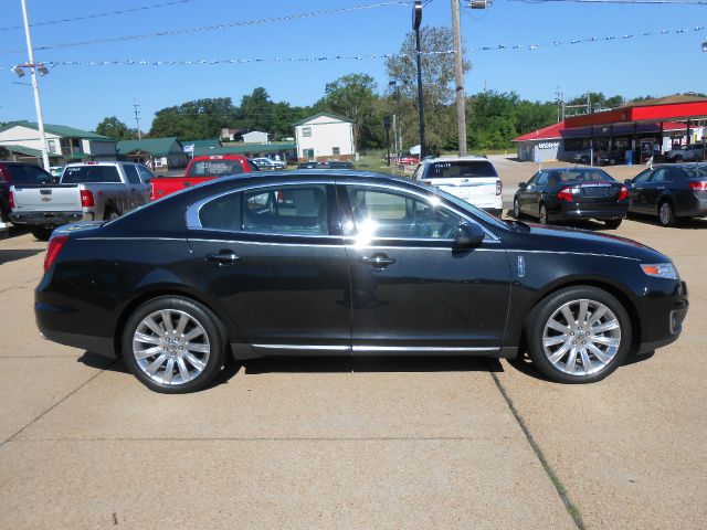 Lincoln MKS 2011 photo 2