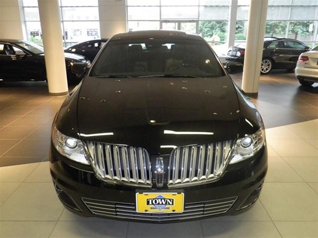 Lincoln MKS 2011 photo 1