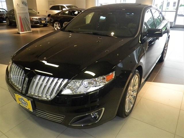 Lincoln MKS 2011 photo 2