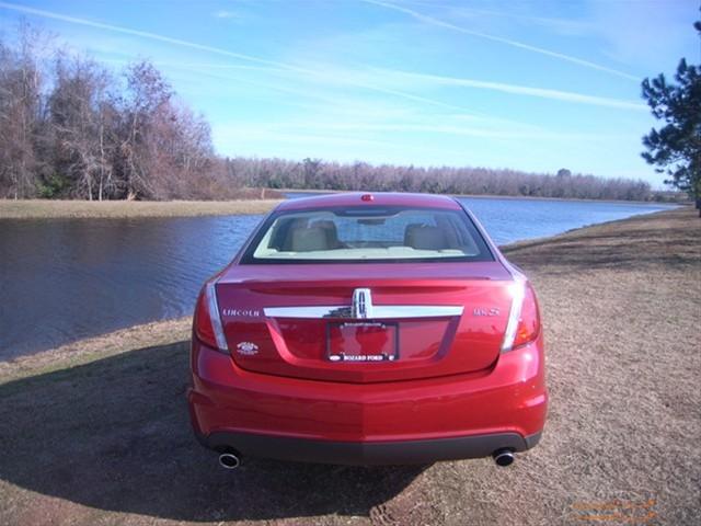 Lincoln MKS 2011 photo 2