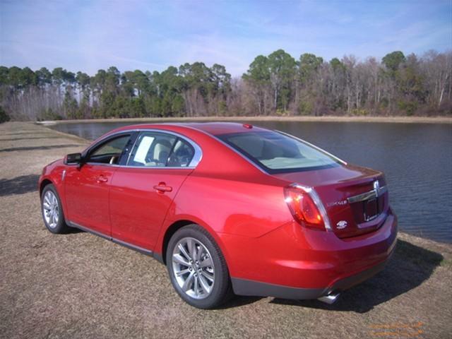 Lincoln MKS 2011 photo 4