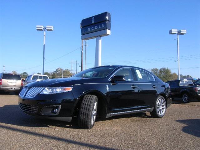 Lincoln MKS 2011 photo 2