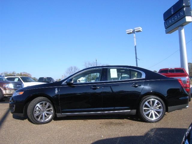 Lincoln MKS 2011 photo 3