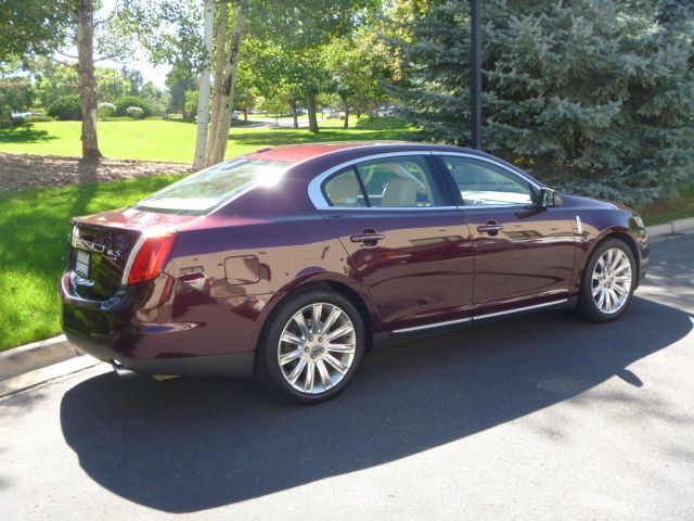 Lincoln MKS 2011 photo 1