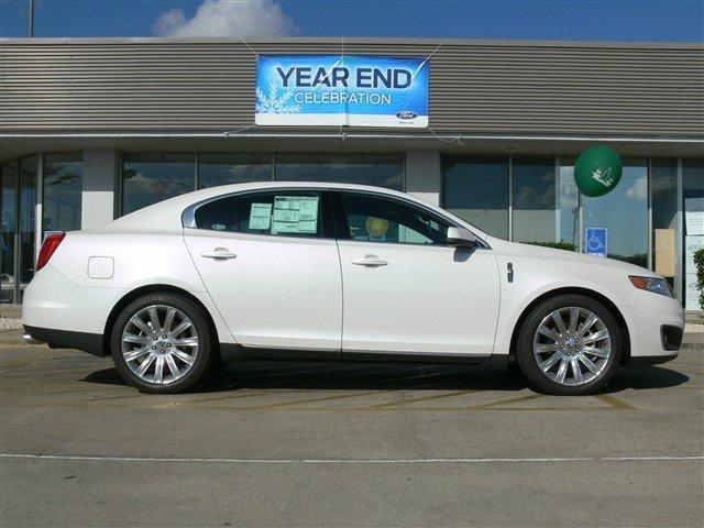 Lincoln MKS 2011 photo 2