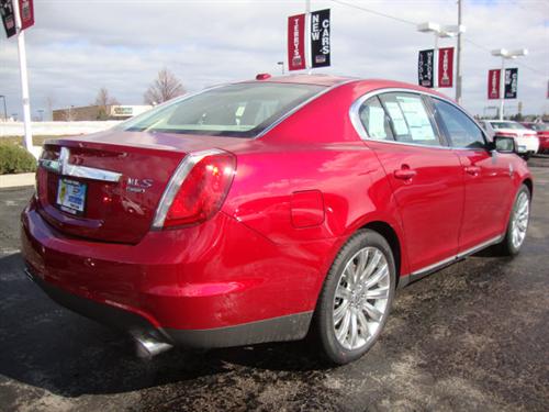 Lincoln MKS 2011 photo 2