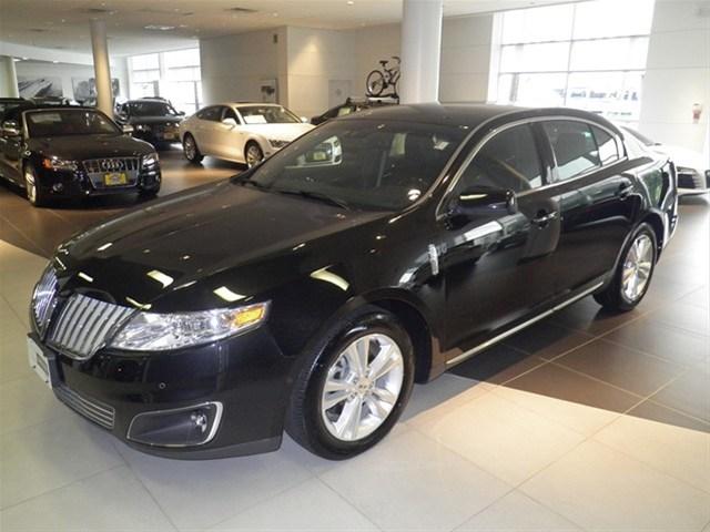 Lincoln MKS 2011 photo 2