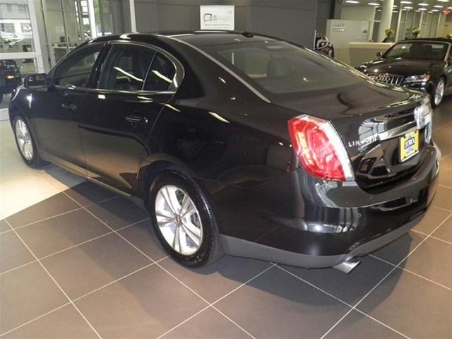Lincoln MKS 2011 photo 4