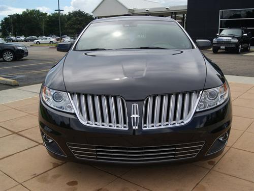 Lincoln MKS 2011 photo 2