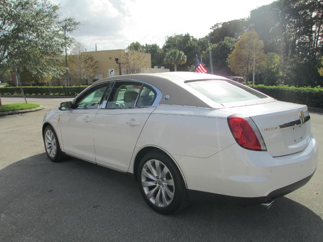 Lincoln MKS 2011 photo 1