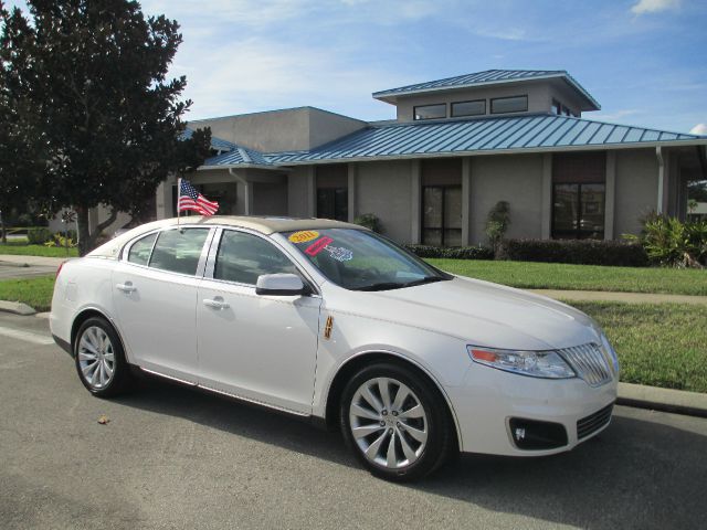 Lincoln MKS 2011 photo 3