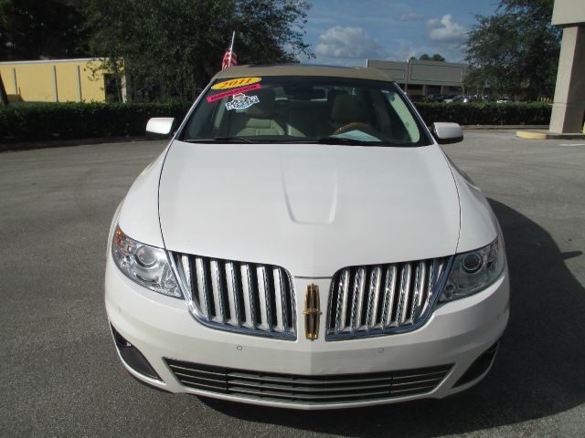 Lincoln MKS 2011 photo 4