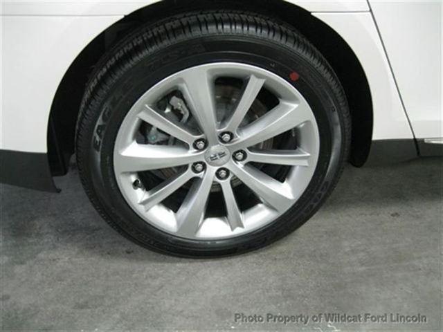 Lincoln MKS 2011 photo 1