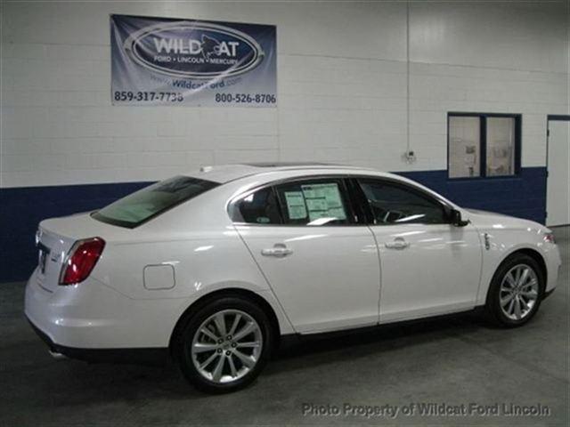 Lincoln MKS 2011 photo 2