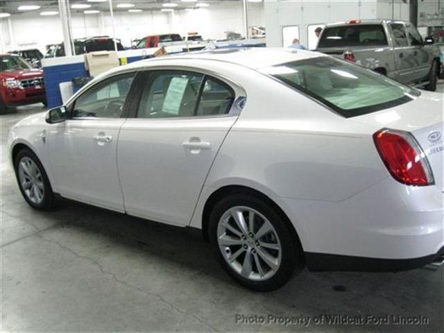 Lincoln MKS 2011 photo 5