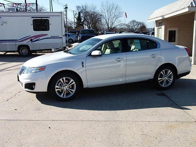 Lincoln MKS 2011 photo 2