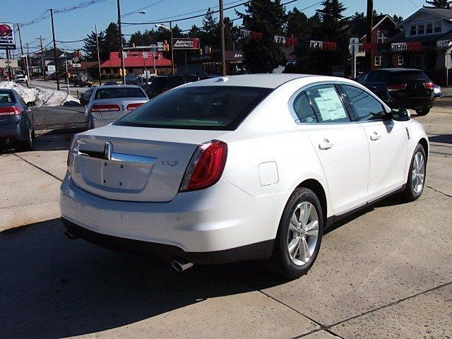 Lincoln MKS 2011 photo 4