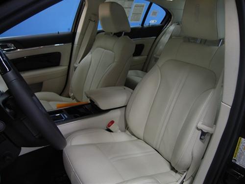 Lincoln MKS 2011 photo 2