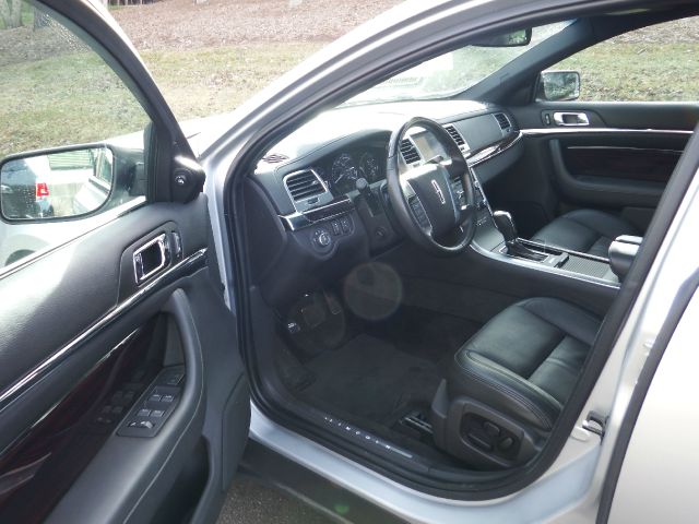 Lincoln MKS 2012 photo 2