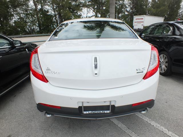 Lincoln MKS 2013 photo 2
