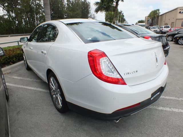 Lincoln MKS 2013 photo 4