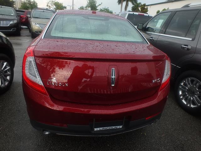 Lincoln MKS 2013 photo 3