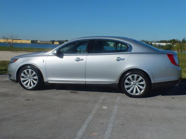 Lincoln MKS 2013 photo 2