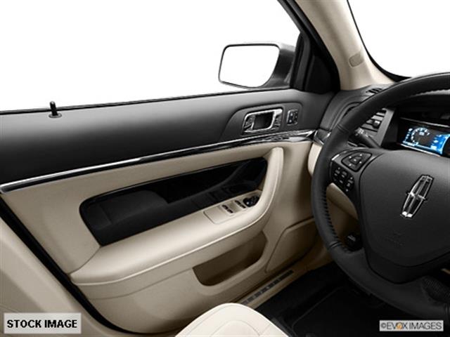 Lincoln MKS 2013 photo 8