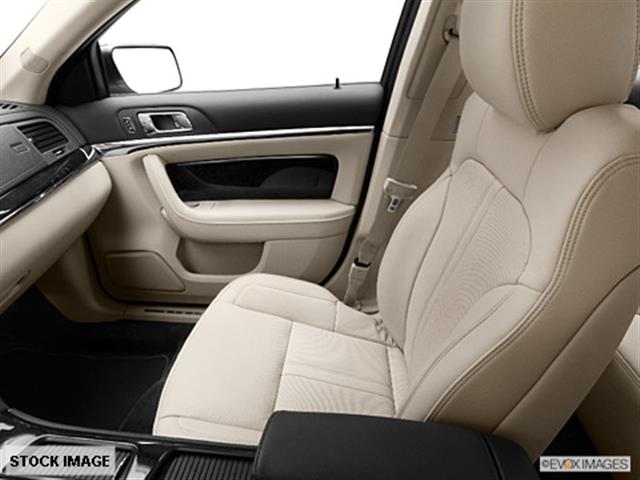 Lincoln MKS 2013 photo 9