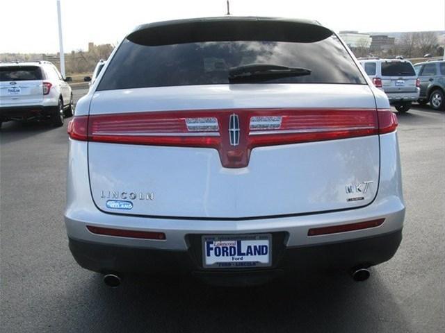 Lincoln MKT 2010 photo 2