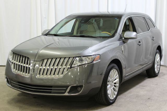 Lincoln MKT 2010 photo 2