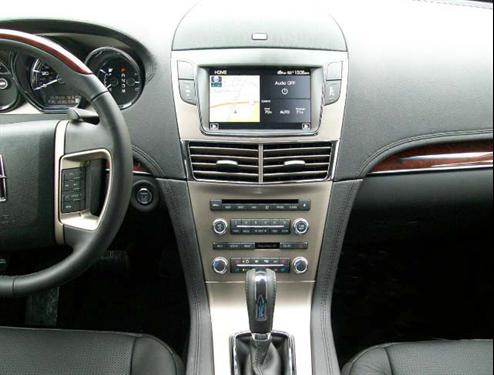 Lincoln MKT 2010 photo 2
